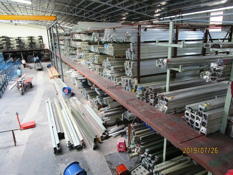 佛山全铝家具材料厂家仓库，大沥批发全铝衣柜铝型材